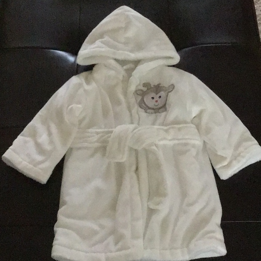 Baby robe nwot